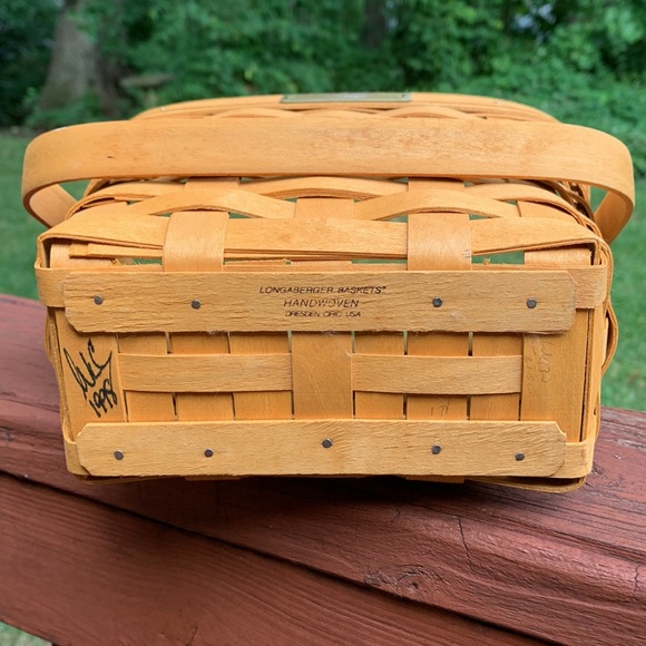 Longaberger 1998 Dresden Tour Basket, 5” x 8 1/2” x 6 1/2” - Picture 7 of 13